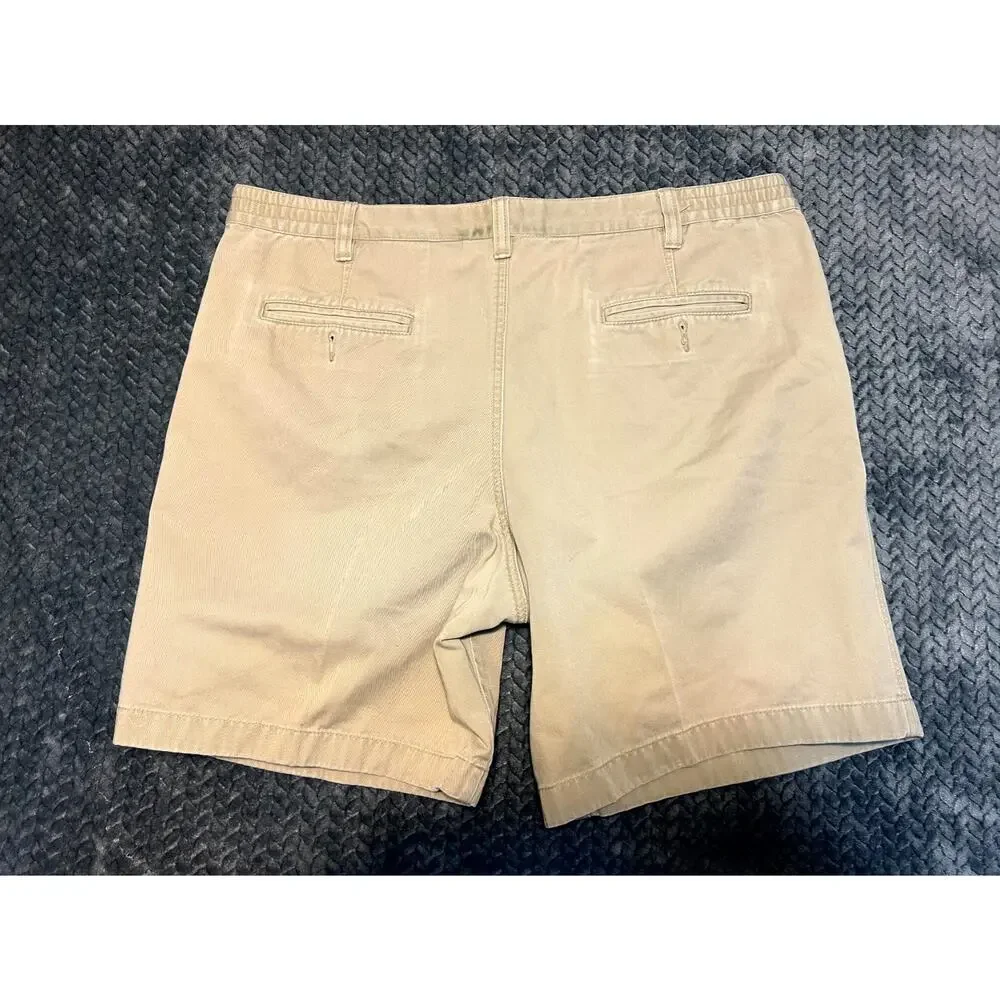 Eddie Bauer Khakis Shorts Mens 38 Beige Pleated Relaxed Fit Slash Pockets Preppy
